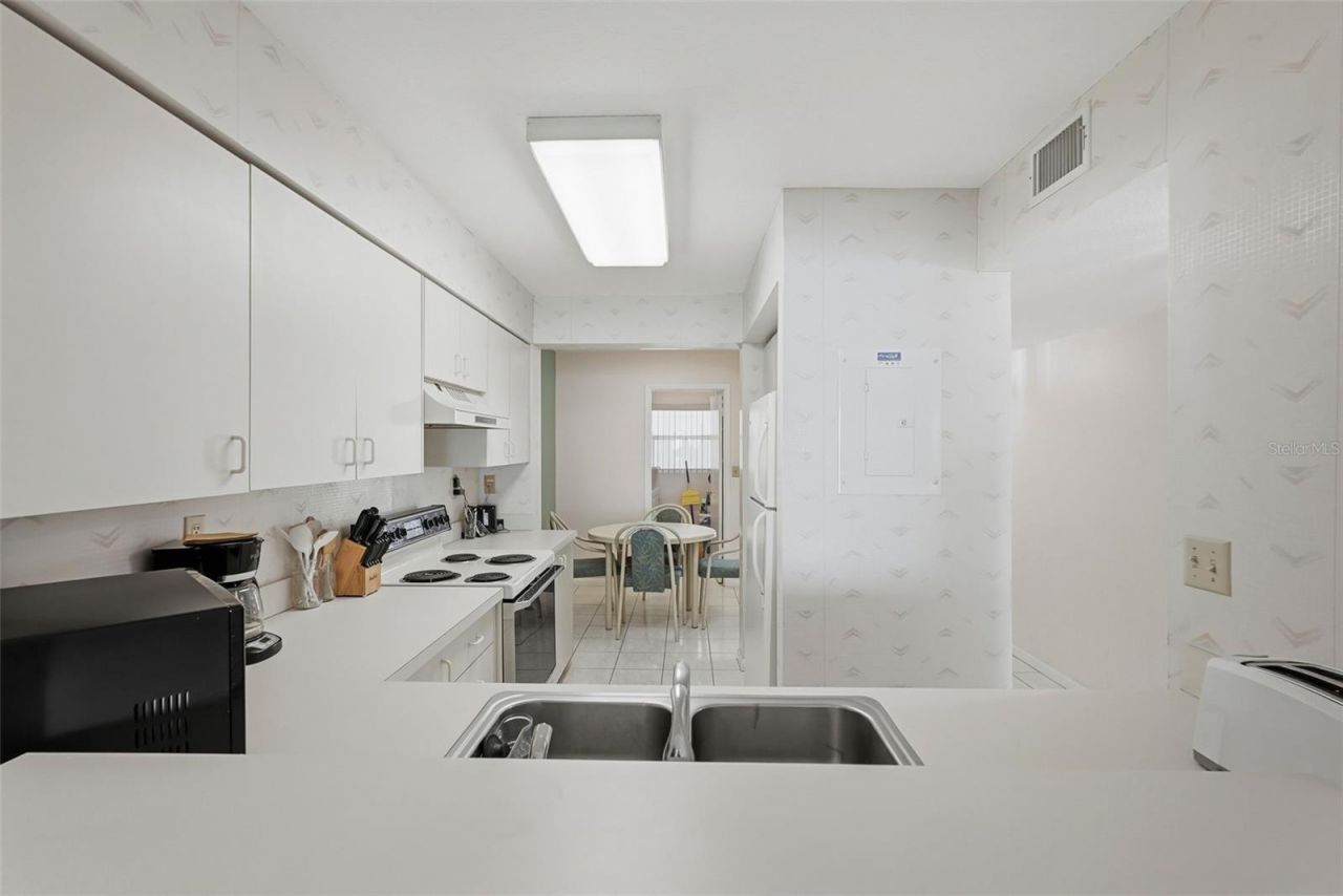 6001 Bahia Del Mar Circle, Unit 529, Saint Petersburg, FL 33715 Photo