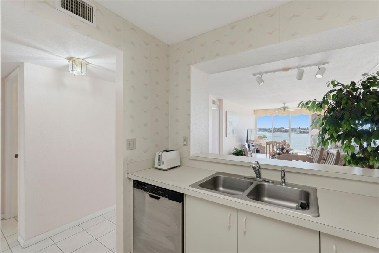 6001 Bahia Del Mar Circle, Unit 529, Saint Petersburg, FL 33715 Photo