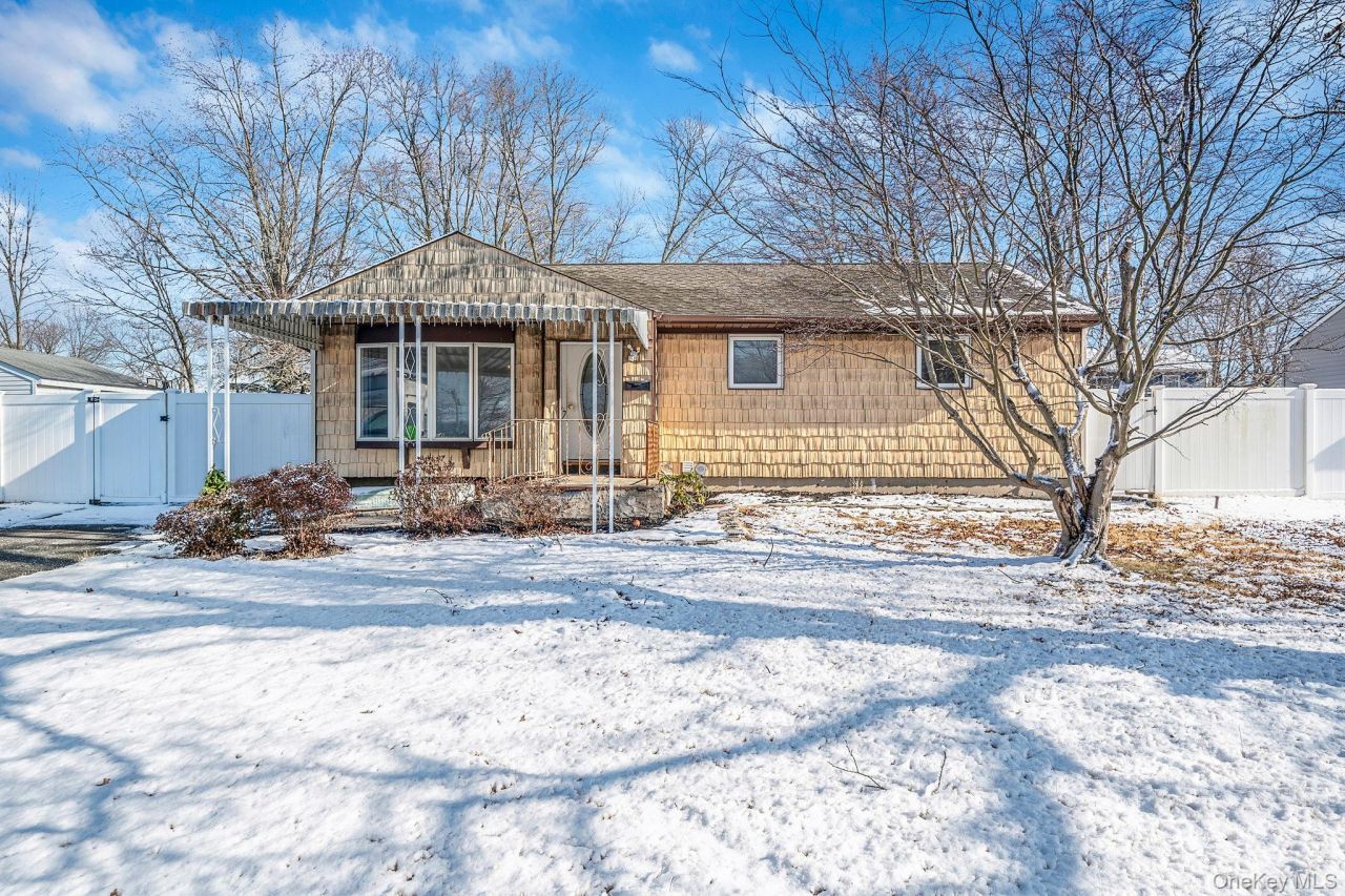 2711 Connecticut Avenue, Medford, NY 11763 Main Photo