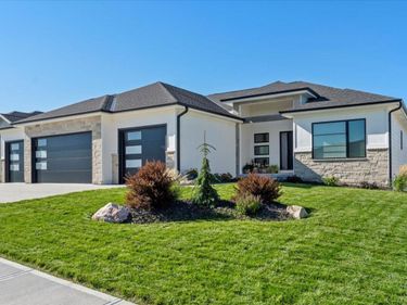 6518 S 208 Avenue, Elkhorn, NE 68022