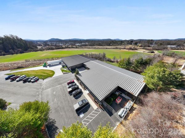 110 Commercial Boulevard, Flat Rock, NC 28731