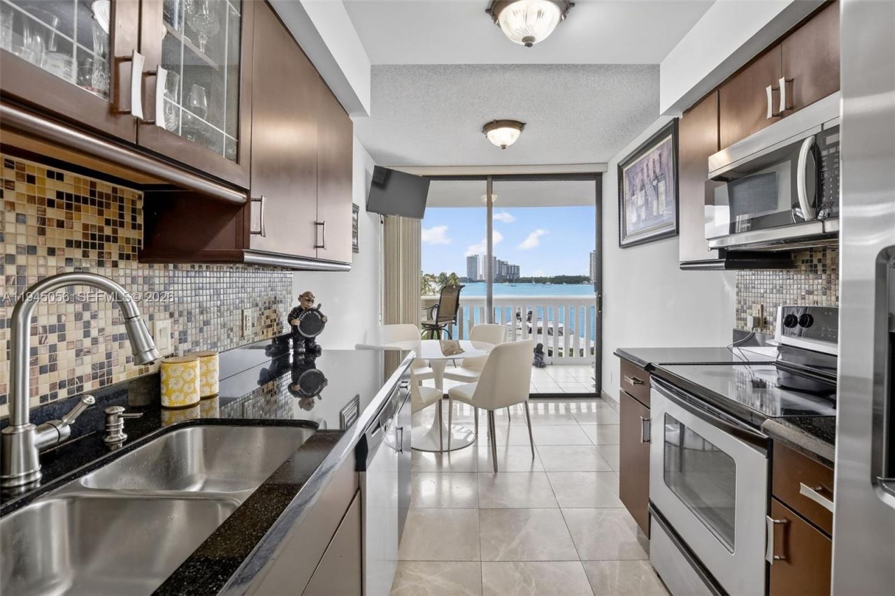 1000 Island Blvd, Unit 312, Aventura, FL 33160 Photo