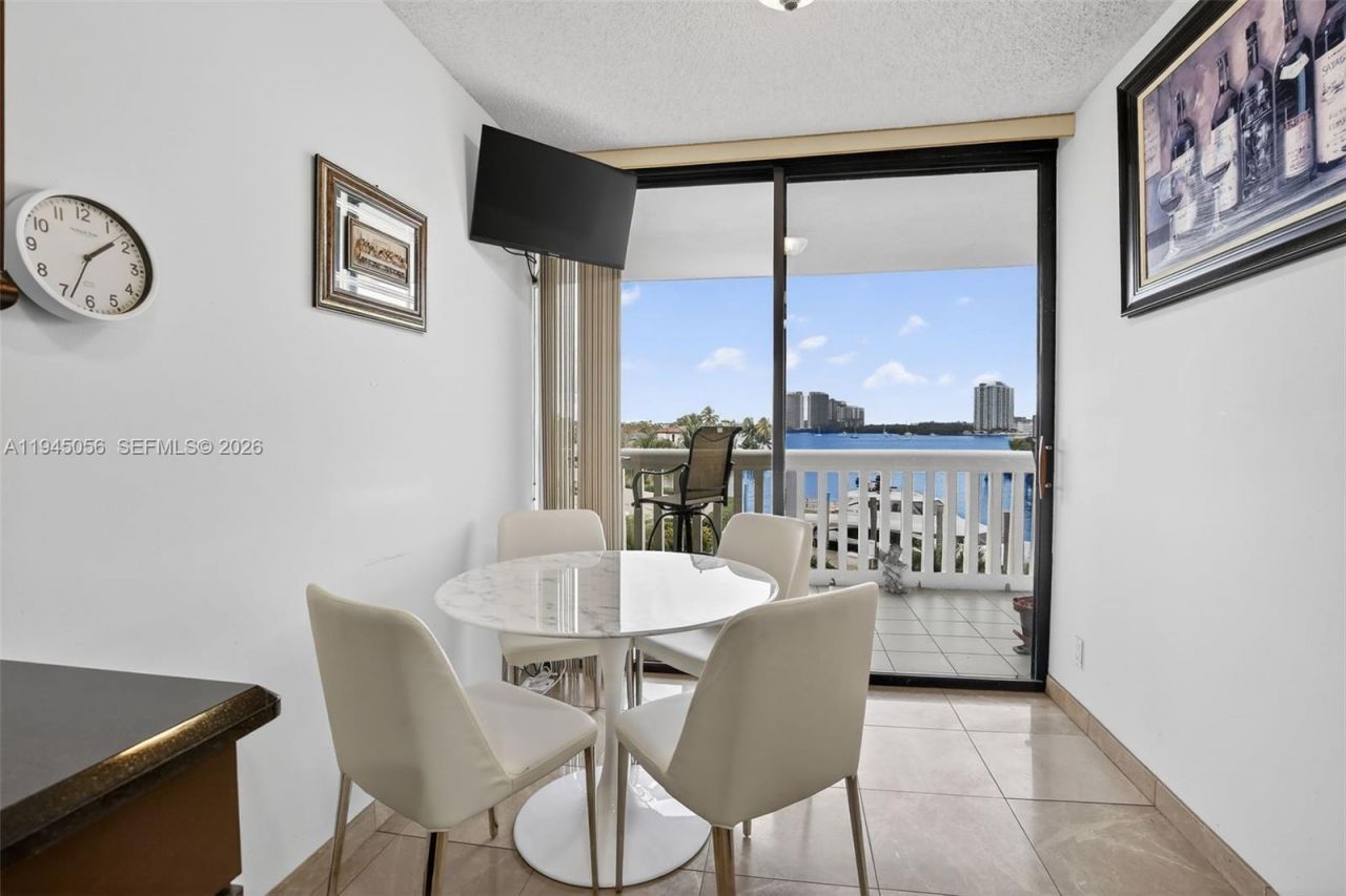 1000 Island Blvd, Unit 312, Aventura, FL 33160 Photo