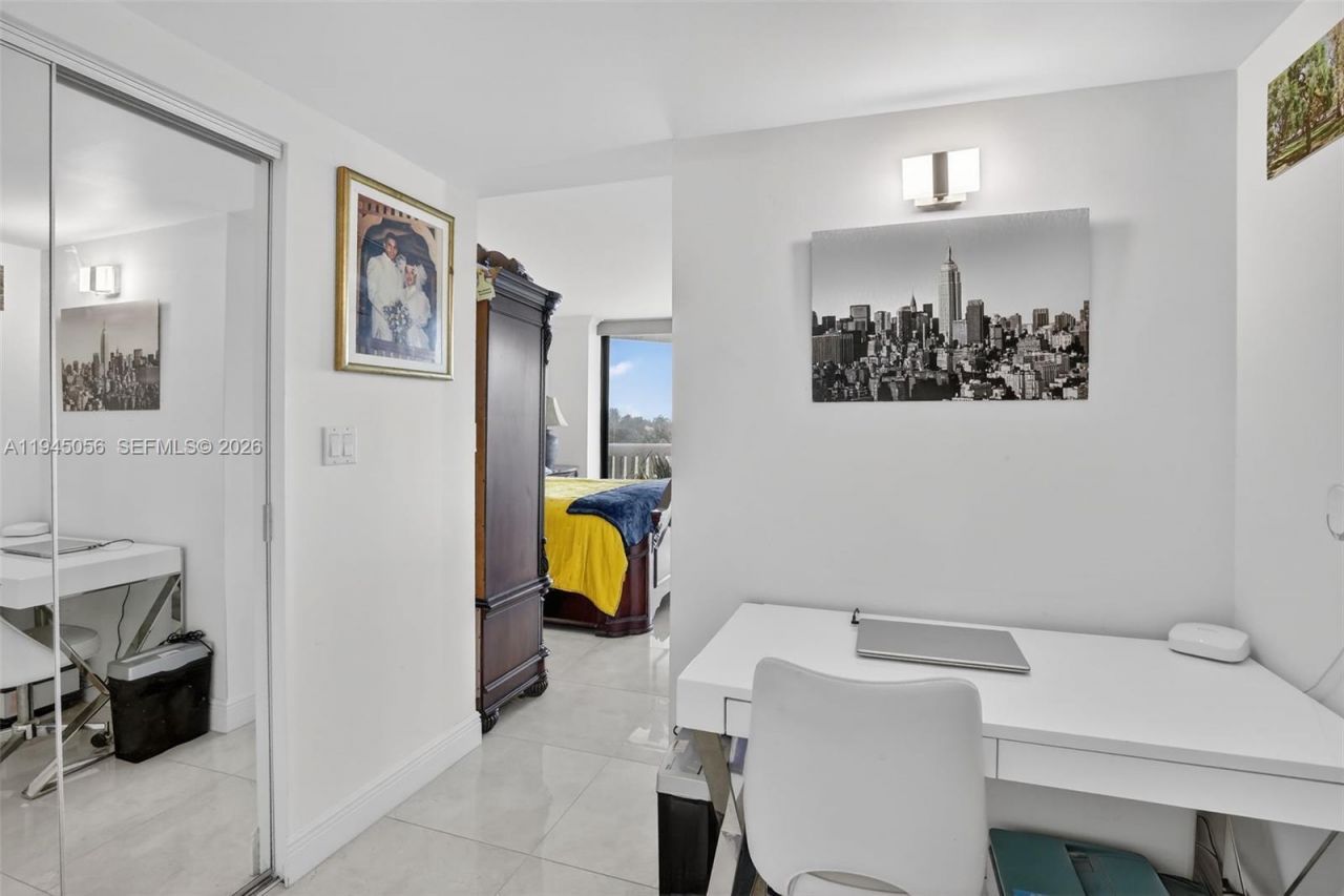 1000 Island Blvd, Unit 312, Aventura, FL 33160 Photo