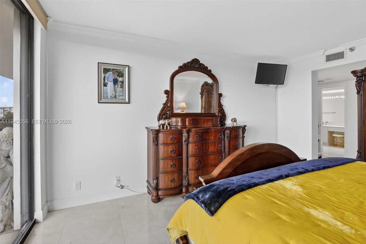 1000 Island Blvd, Unit 312, Aventura, FL 33160 Photo