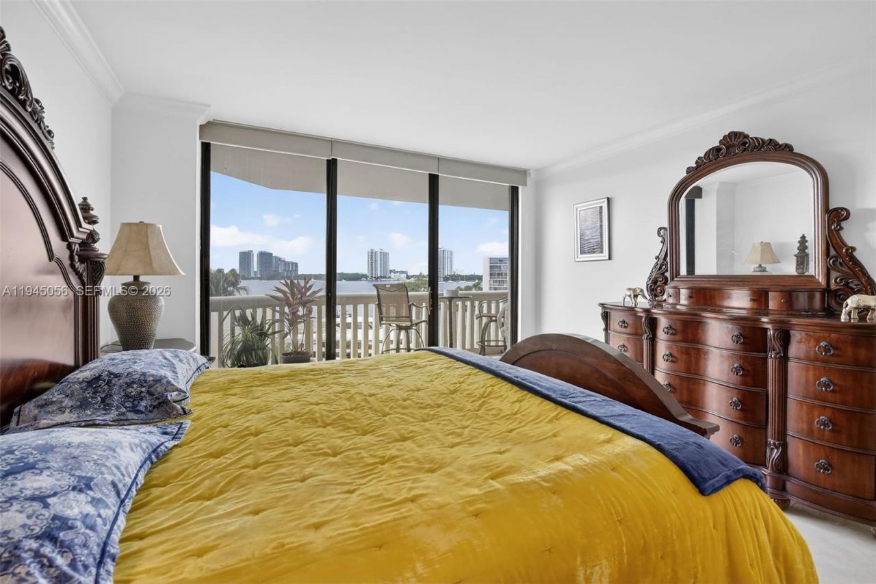 1000 Island Blvd, Unit 312, Aventura, FL 33160 Photo