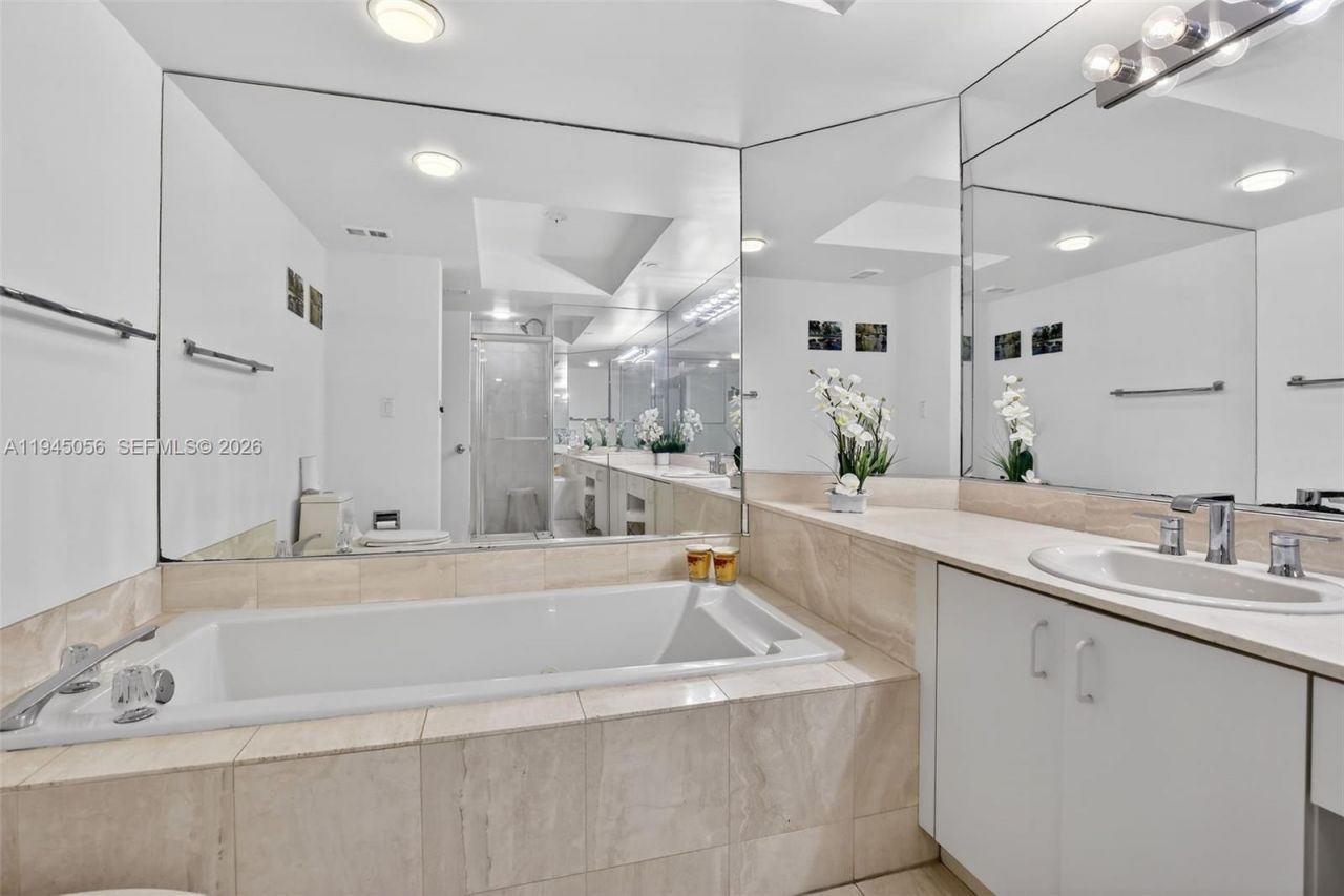 1000 Island Blvd, Unit 312, Aventura, FL 33160 Photo