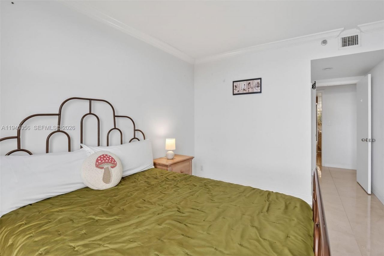 1000 Island Blvd, Unit 312, Aventura, FL 33160 Photo