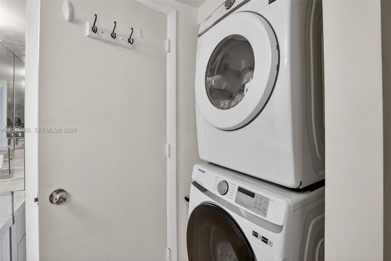 1000 Island Blvd, Unit 312, Aventura, FL 33160 Photo