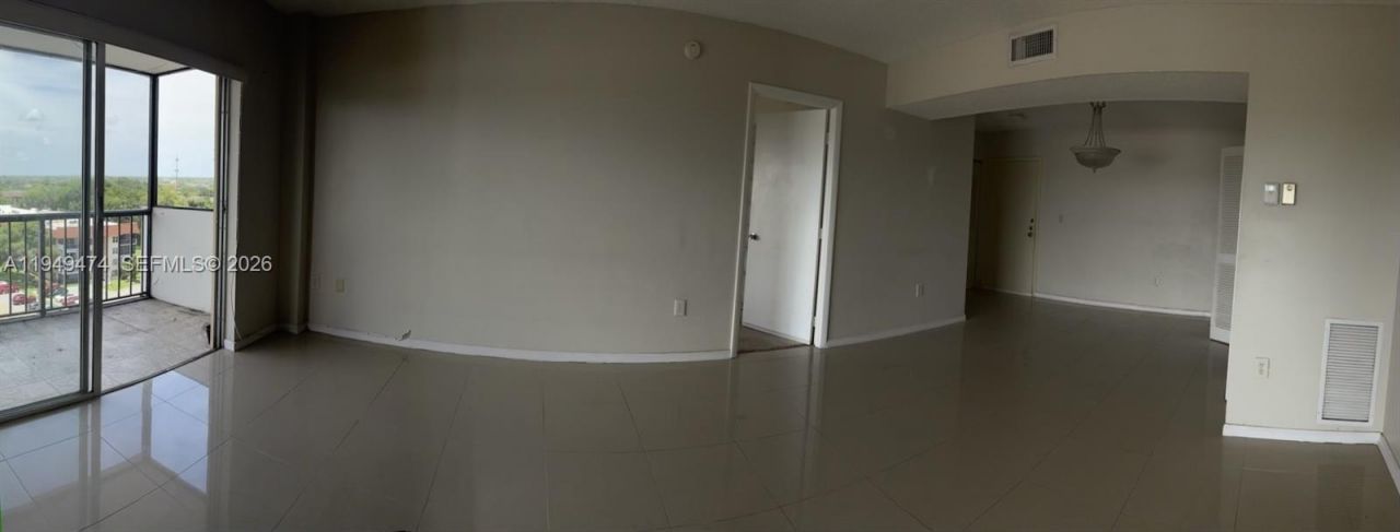 4164 Inverrary Dr, Unit 913, Lauderhill, FL 33319 Photo