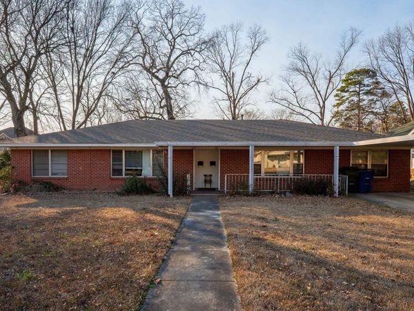 819 & 821 Center Street, Conway, AR 72034