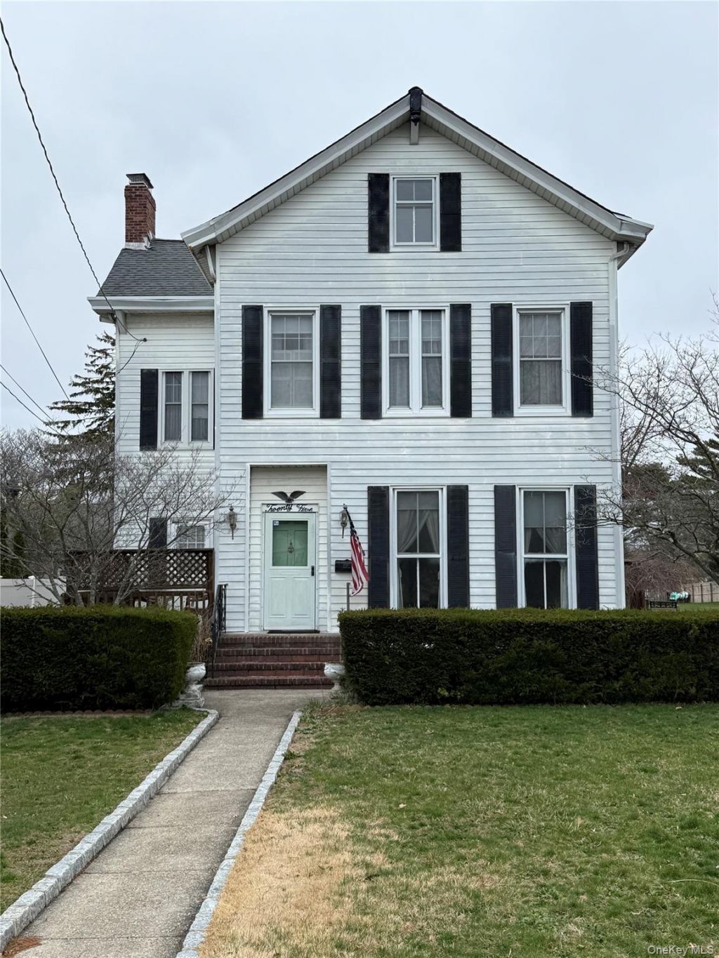 25 Shore Lane, Bay Shore, NY 11706 Main Photo