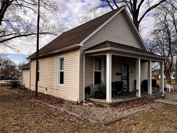 1002 S Maple Street, Centralia, IL 62801