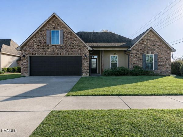 409 Victoria Lights Lane, Broussard, LA 70518