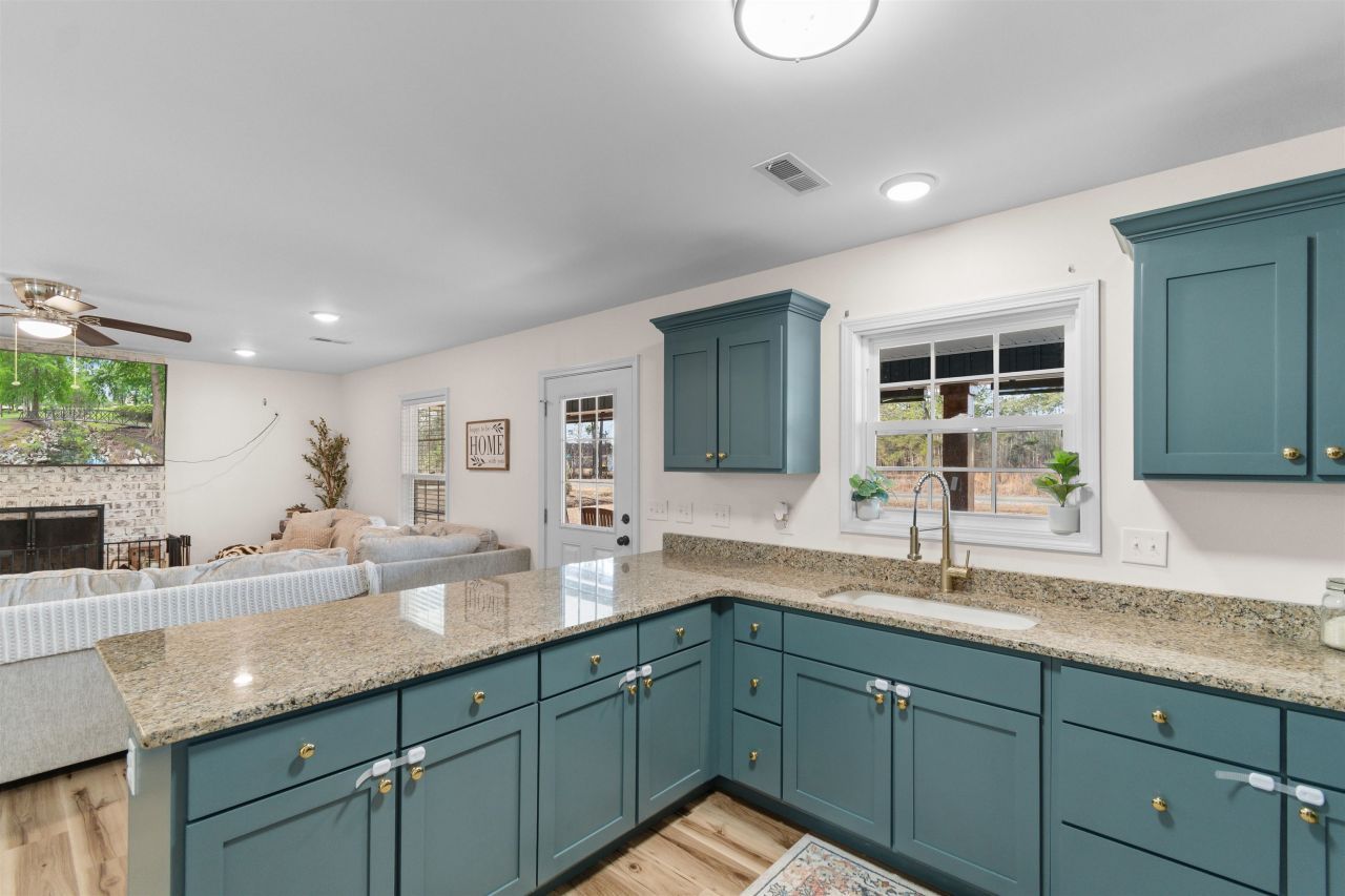 140 Leadwood St. Photo 4