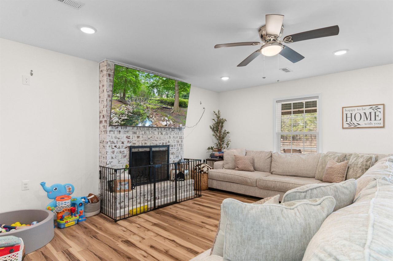 140 Leadwood St. Photo 6