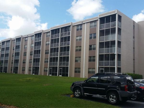 8720 Shadow Wood Boulevard, Unit 206, Coral Springs, FL 33071