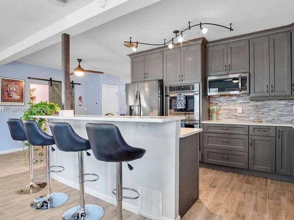 316 NW 29th St, Wilton Manors, FL 33311