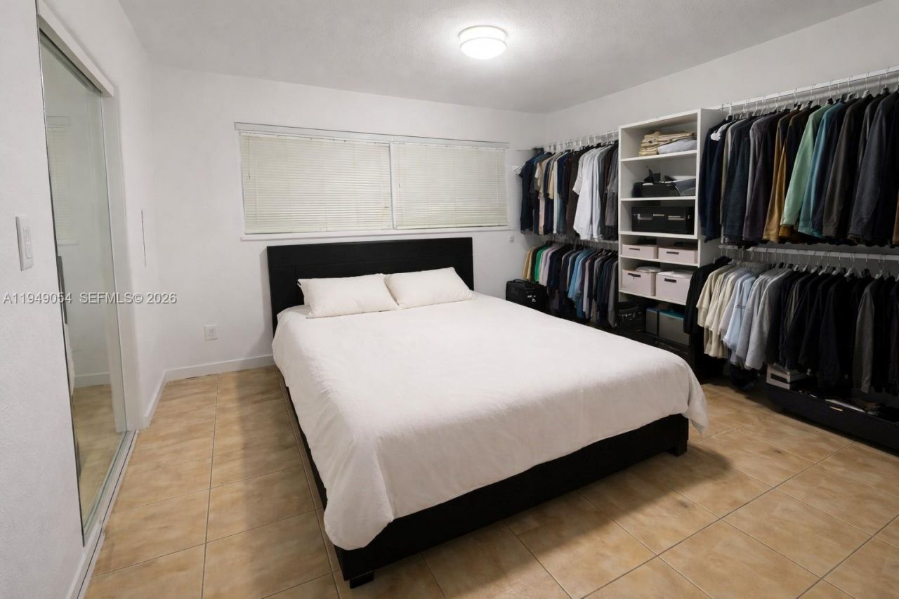 1140 NE 196th Ter, Miami, FL 33179 Photo