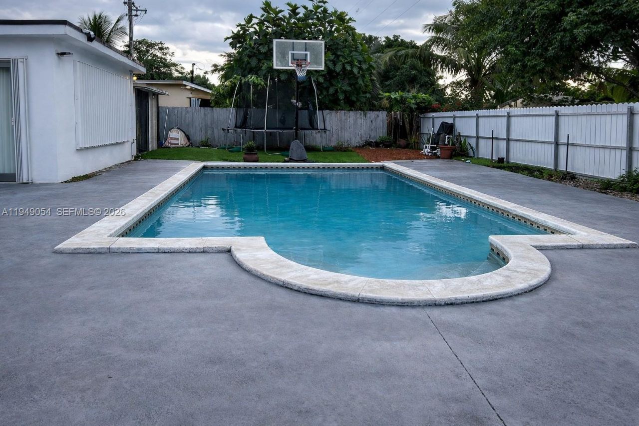 1140 NE 196th Ter, Miami, FL 33179 Photo