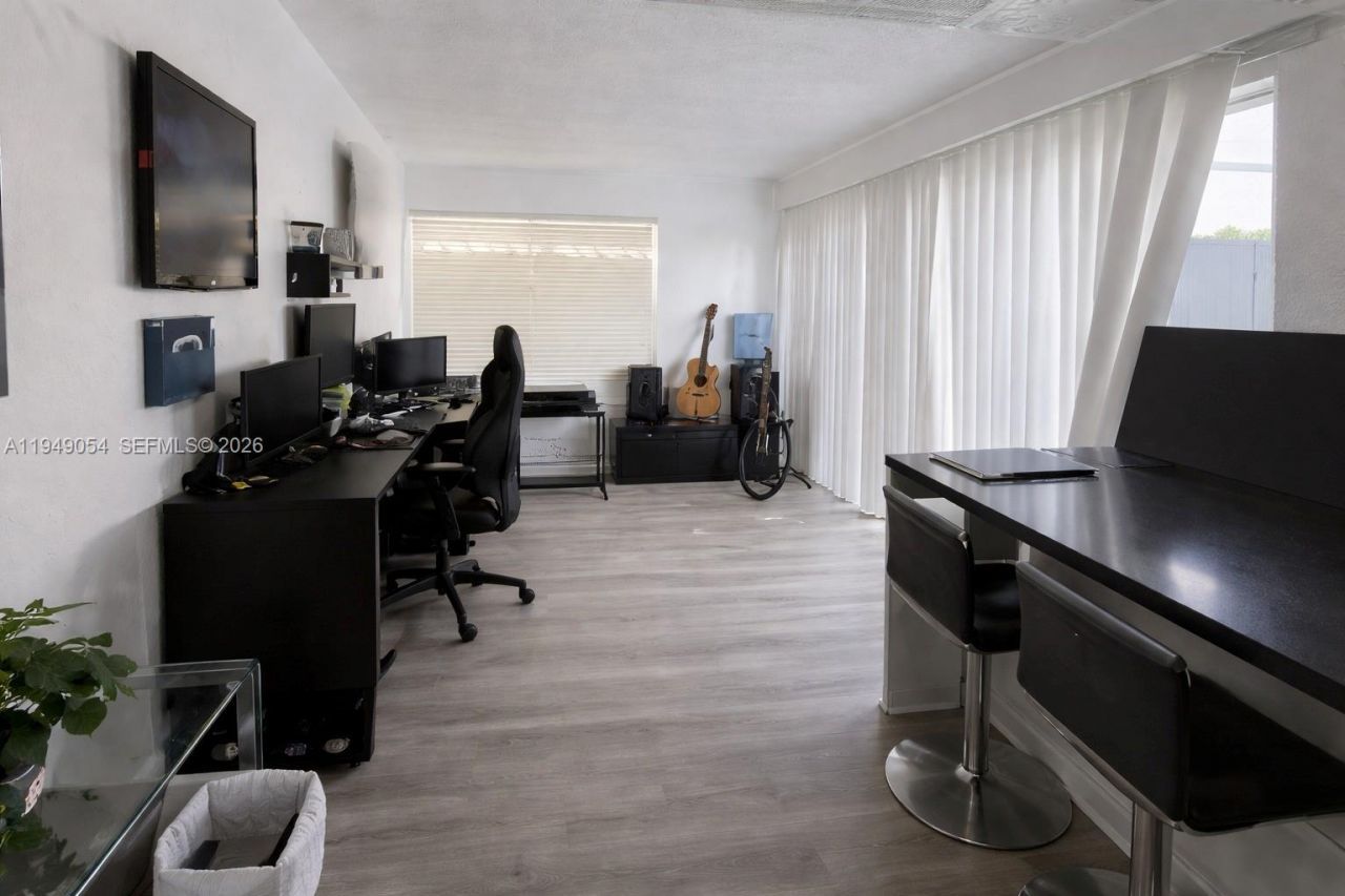 1140 NE 196th Ter, Miami, FL 33179 Photo