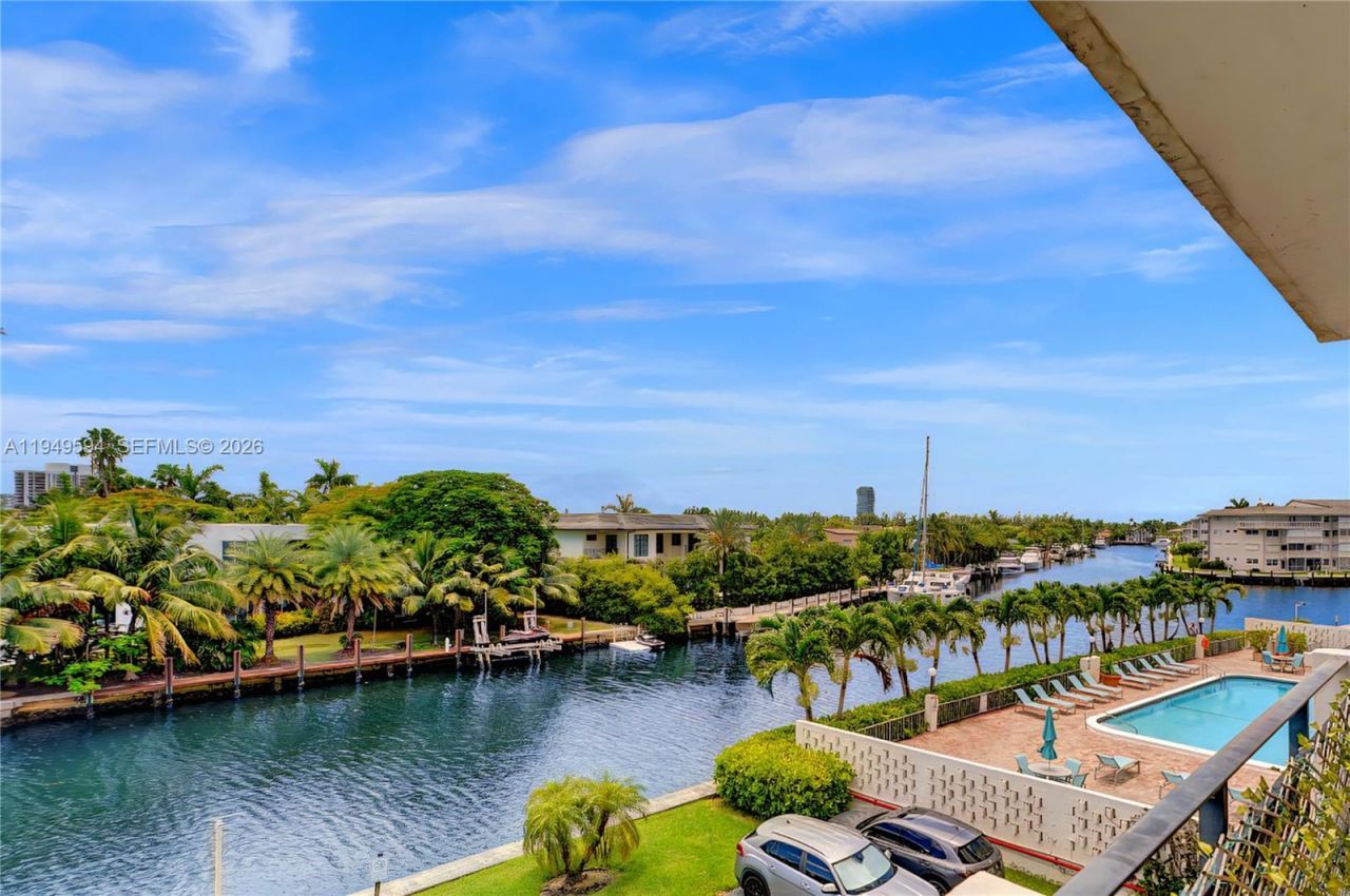 401 Golden Isles Dr, Unit 307, Hallandale Beach, FL 33009 Photo