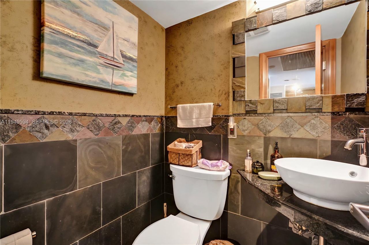 401 Golden Isles Dr, Unit 307, Hallandale Beach, FL 33009 Photo