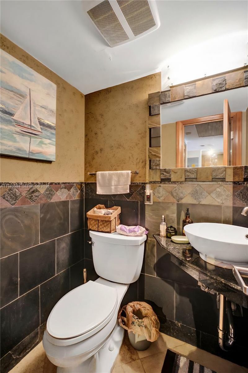 401 Golden Isles Dr, Unit 307, Hallandale Beach, FL 33009 Photo