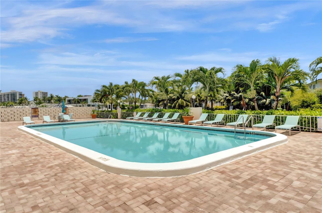 401 Golden Isles Dr, Unit 307, Hallandale Beach, FL 33009 Photo