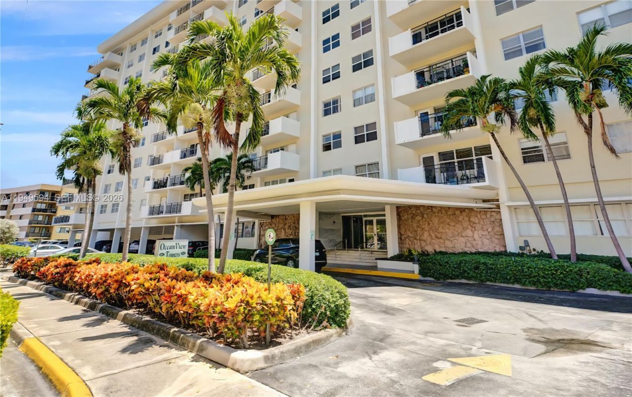 401 Golden Isles Dr, Unit 307, Hallandale Beach, FL 33009 Photo