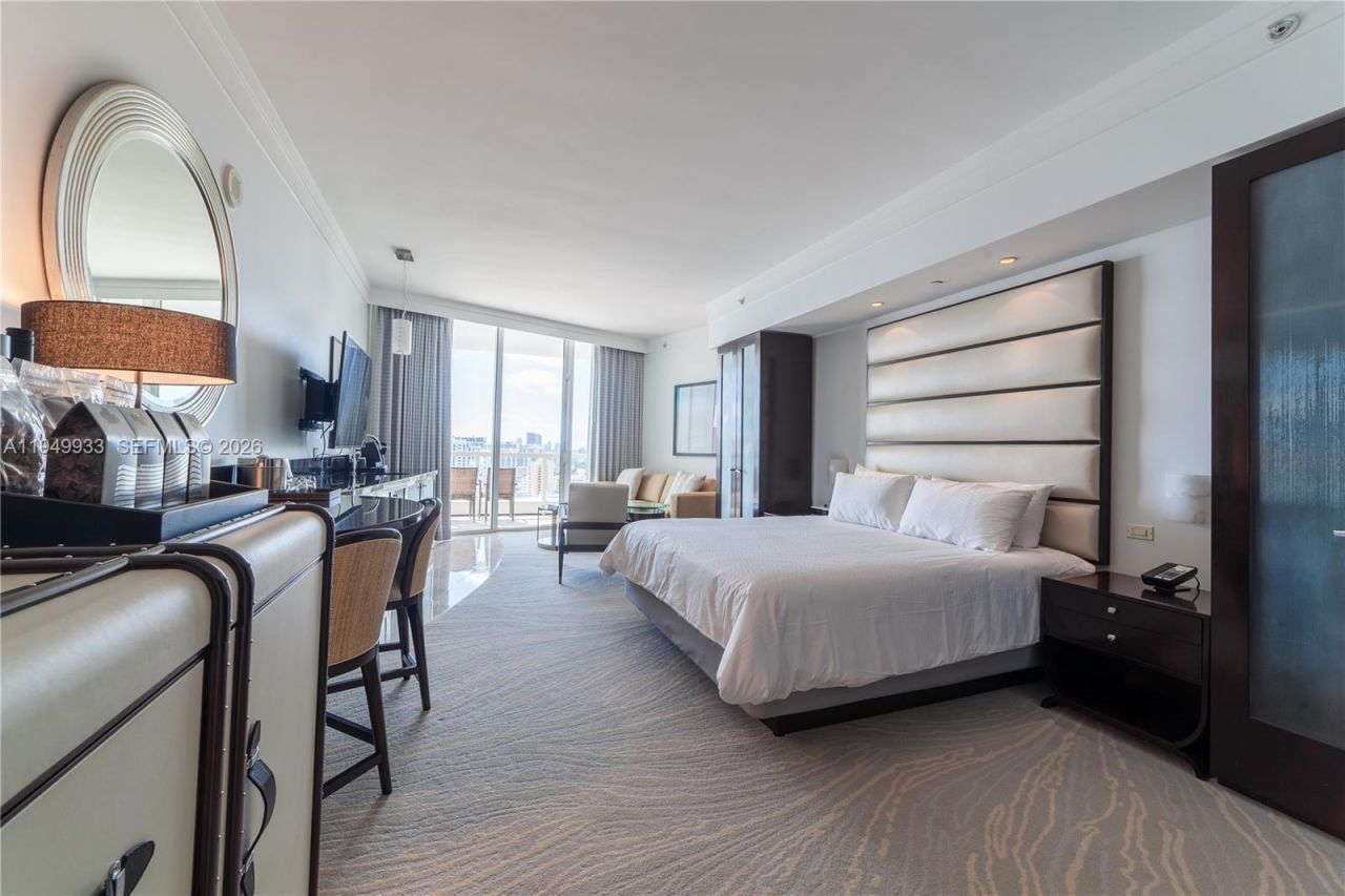 4391 Collins Ave, Unit 1914, Miami Beach, FL 33140 Photo