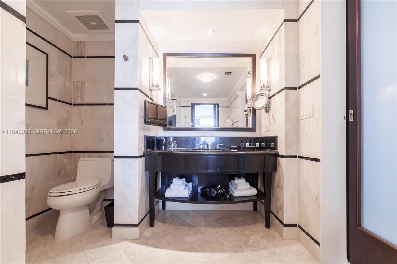 4391 Collins Ave , Unit 1914, Miami Beach, FL 33140 Photo