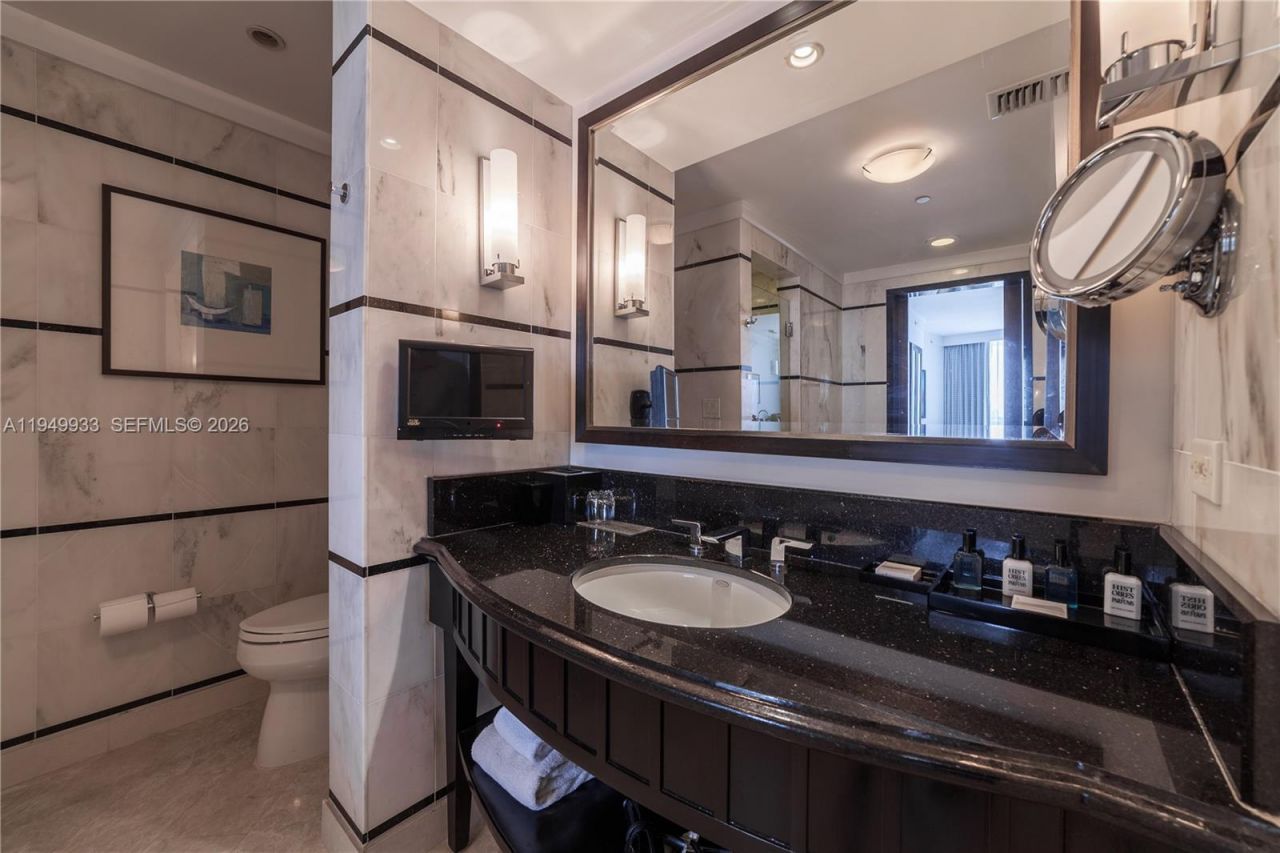 4391 Collins Ave , Unit 1914, Miami Beach, FL 33140 Photo