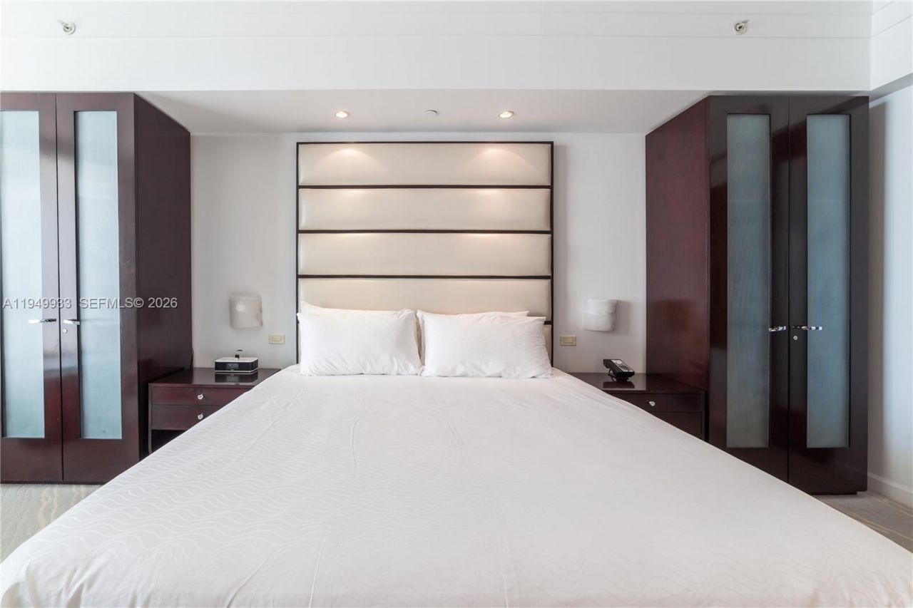 4391 Collins Ave, Unit 1914, Miami Beach, FL 33140 Photo