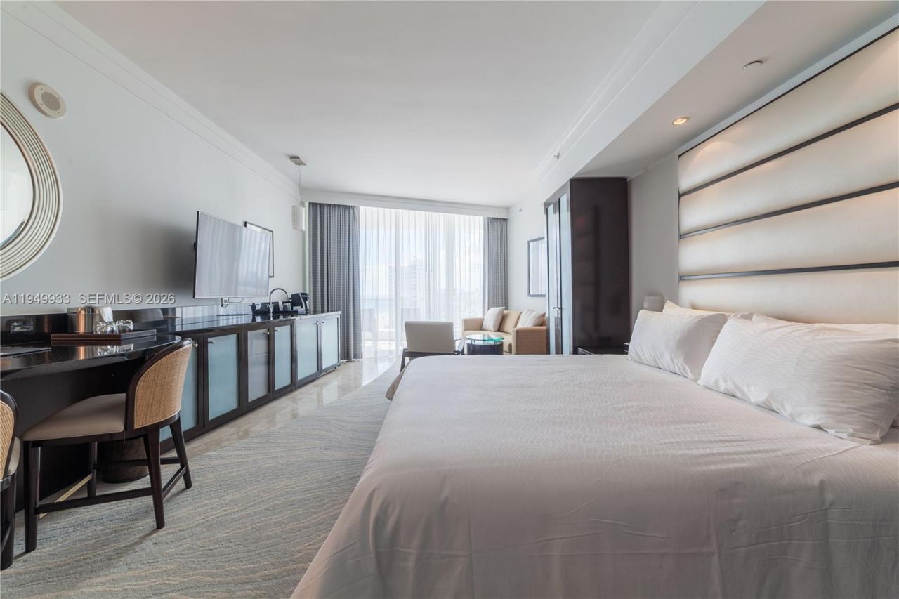 4391 Collins Ave, Unit 1914, Miami Beach, FL 33140 Photo