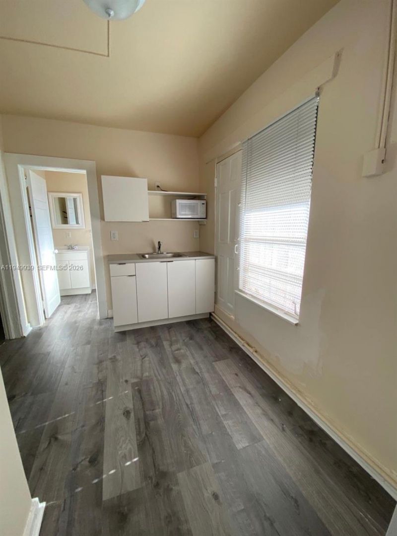 1011 SW 5th St, Unit 2, Miami, FL 33130 Photo