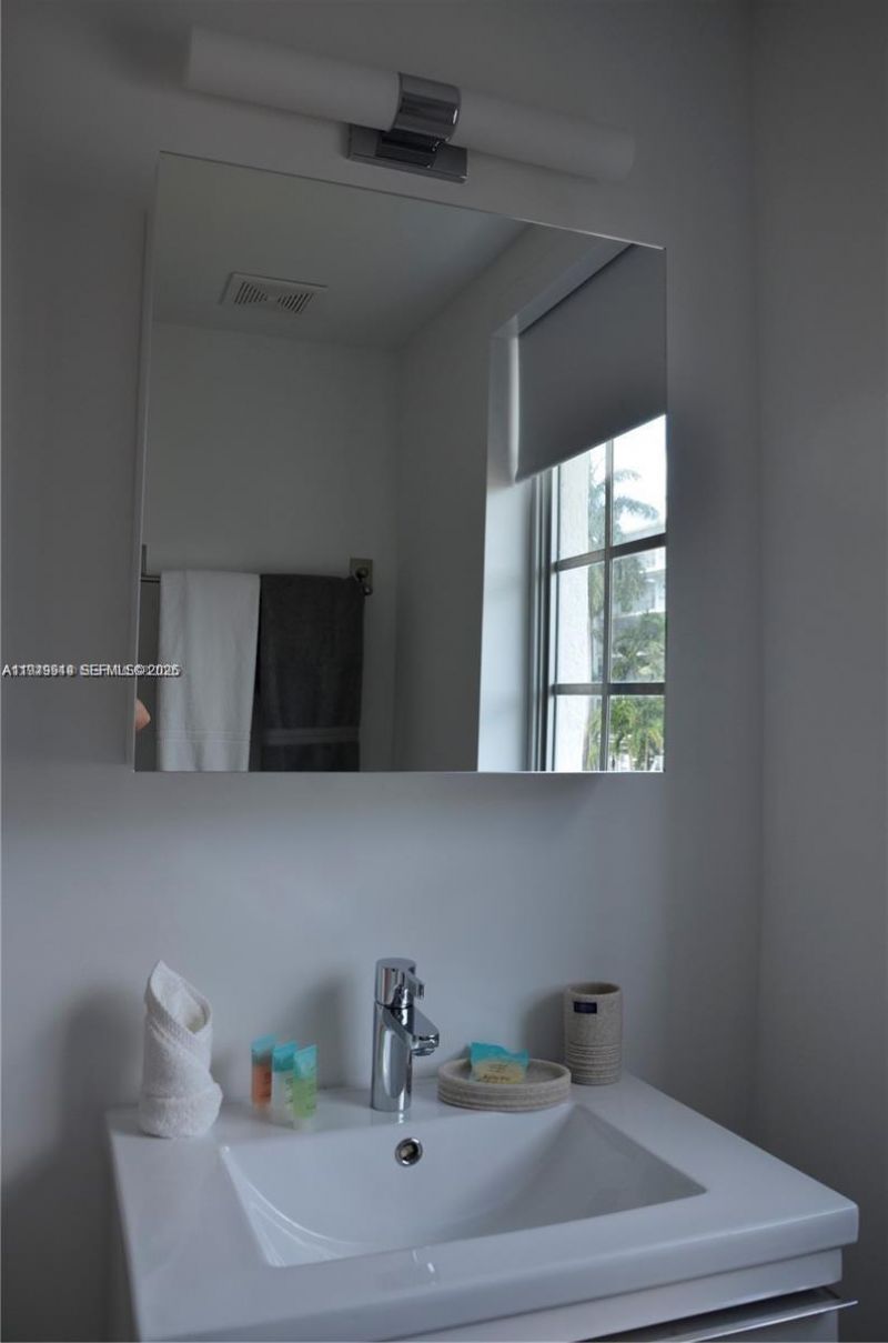 700 16th St, Unit 201, Miami Beach, FL 33139 Photo