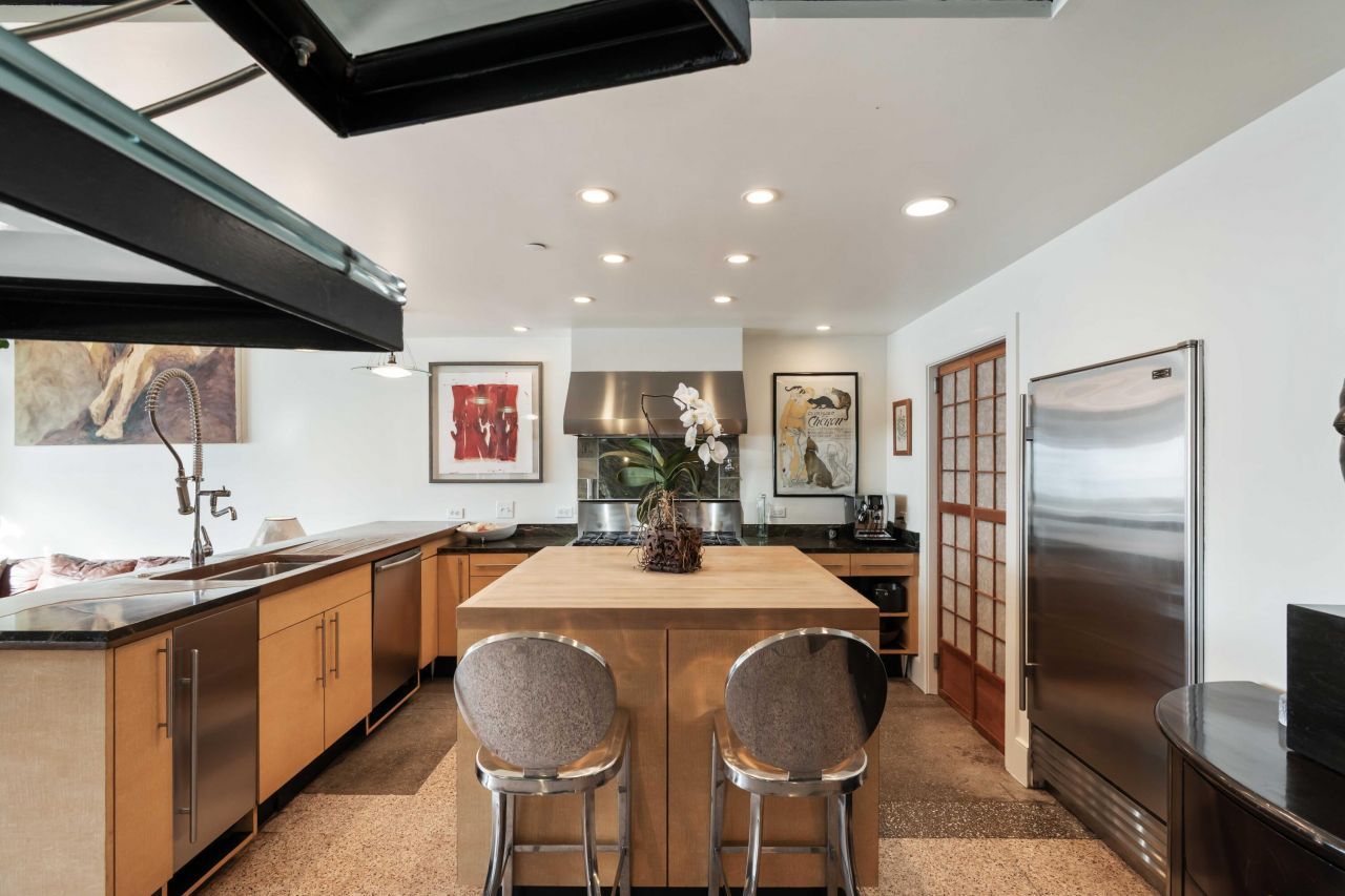 517 King Street Photo 11