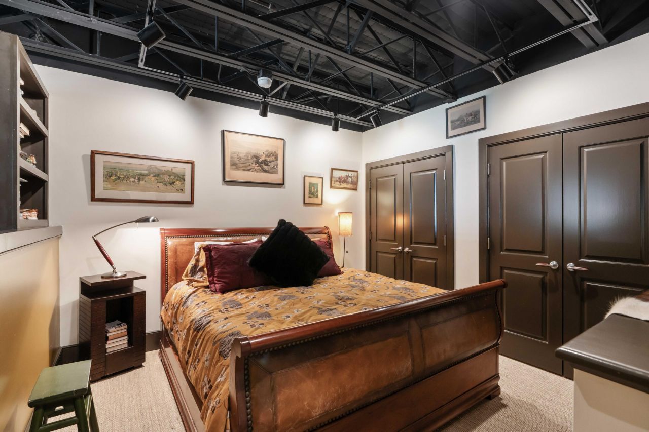 517 King Street Photo 19