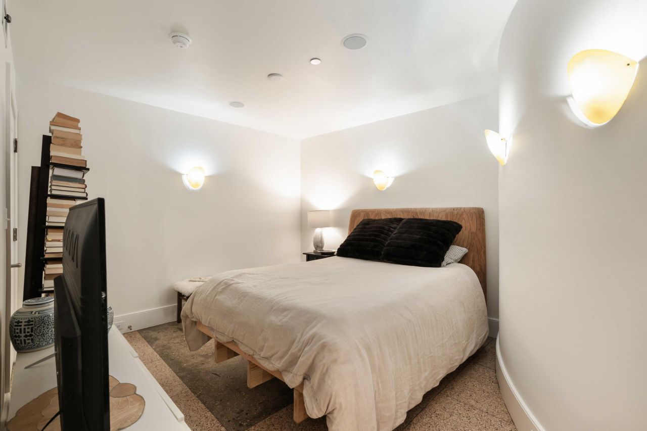 517 King Street Photo 34