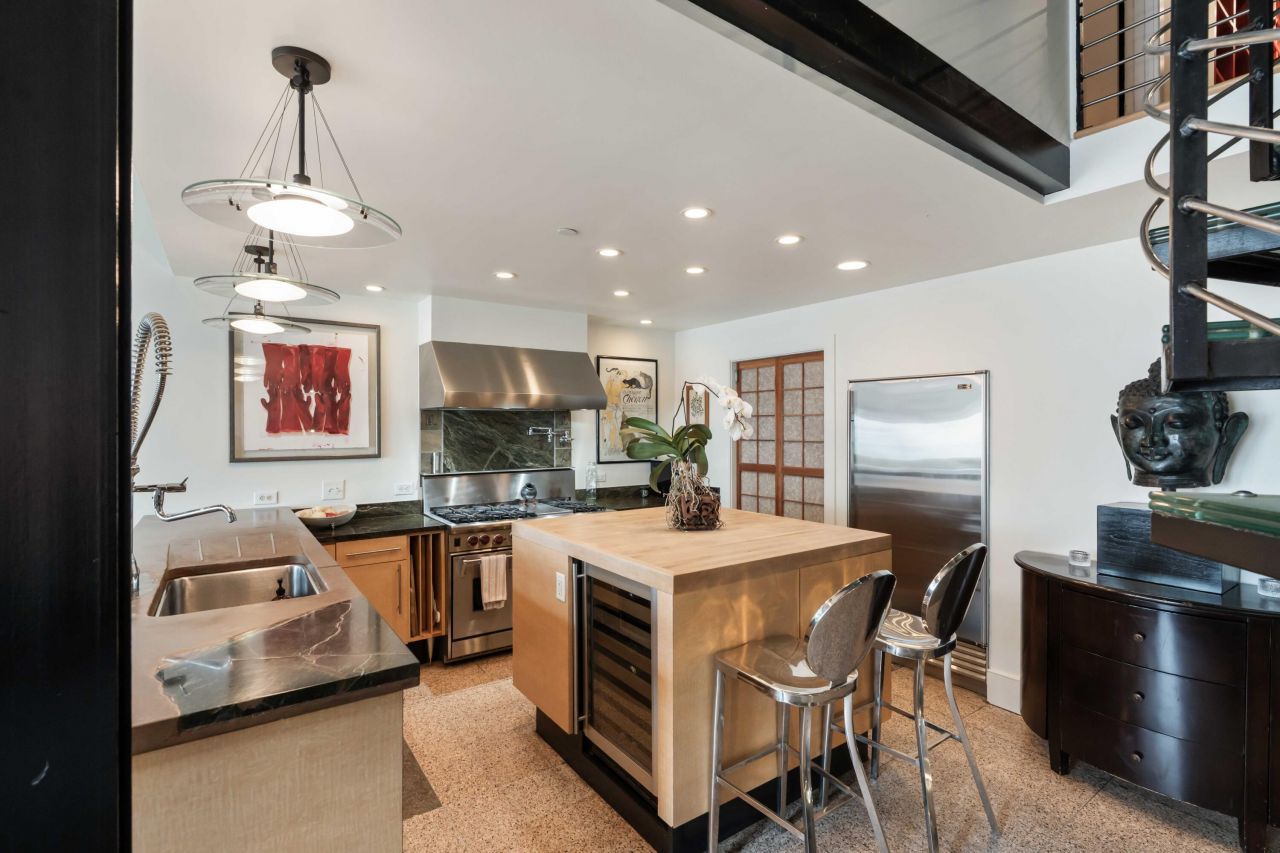 517 King Street Photo 8