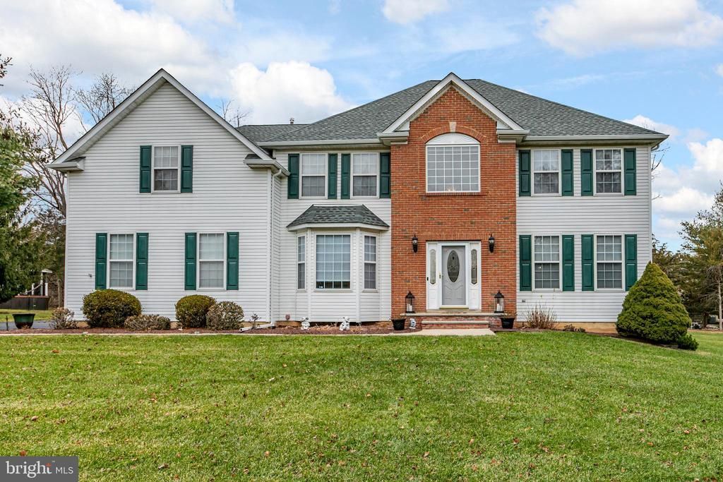 4 Gramercy Road, Monmouth Junction, NJ 08852 Main Photo