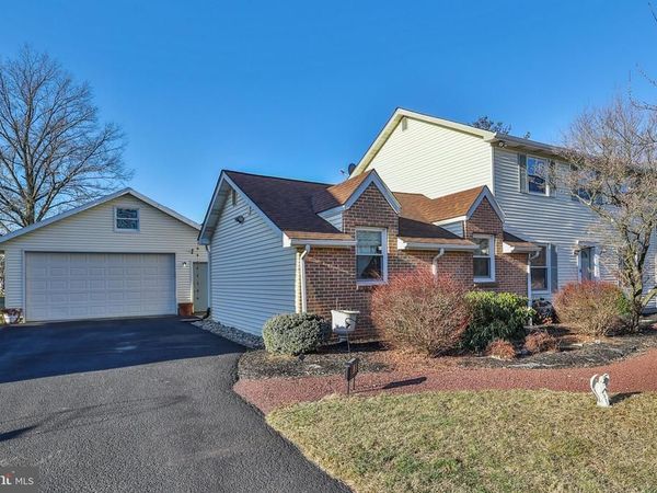 2811 KINGSVIEW AVENUE, EASTON, PA 18045