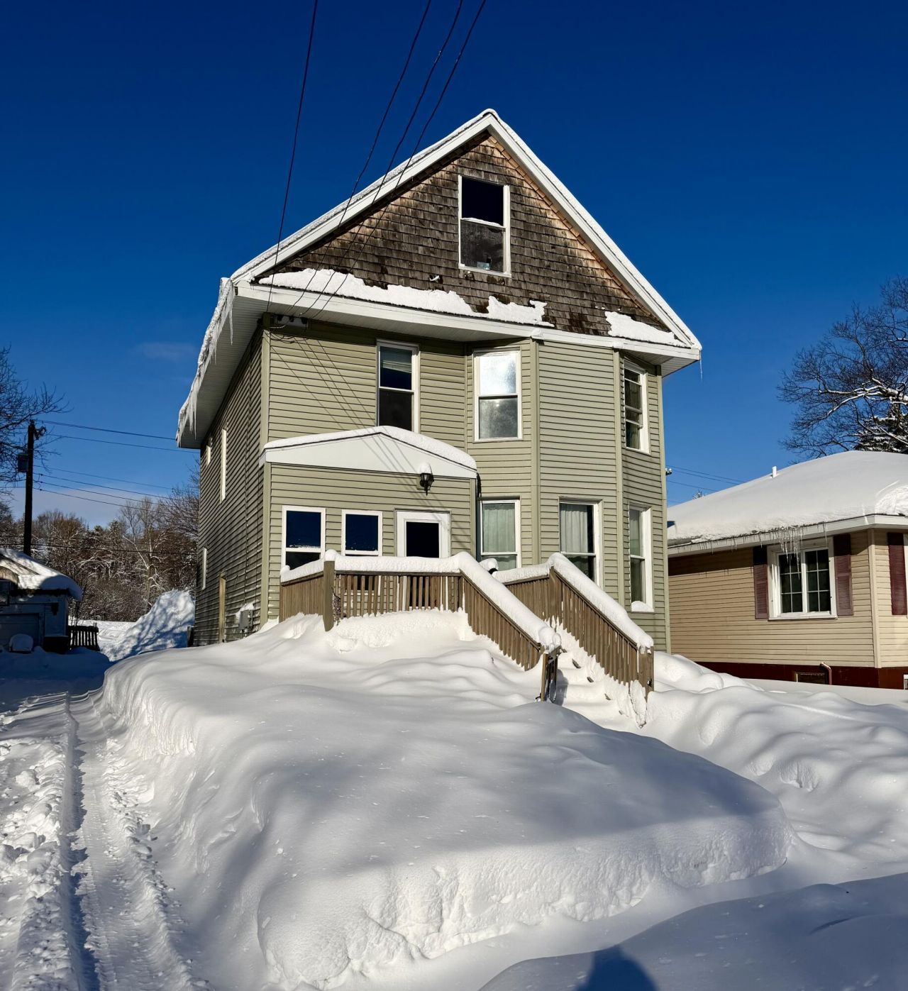 810 Court St, Sault Sainte Marie, MI 49783 Main Photo