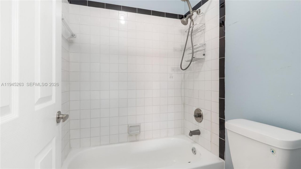 20820 San Simeon Way, Unit 24-G, Miami, FL 33179 Photo