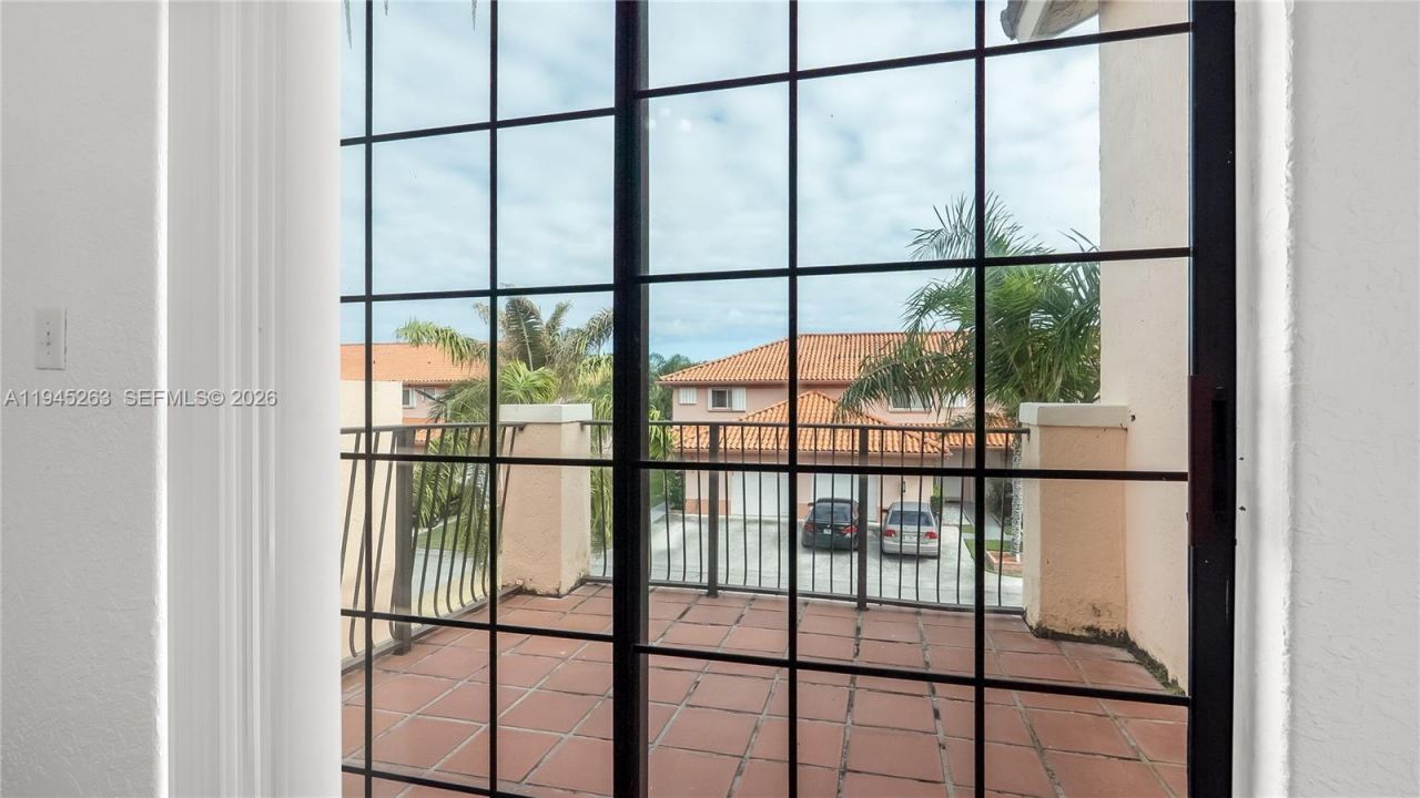 20820 San Simeon Way, Unit 24-G, Miami, FL 33179 Photo