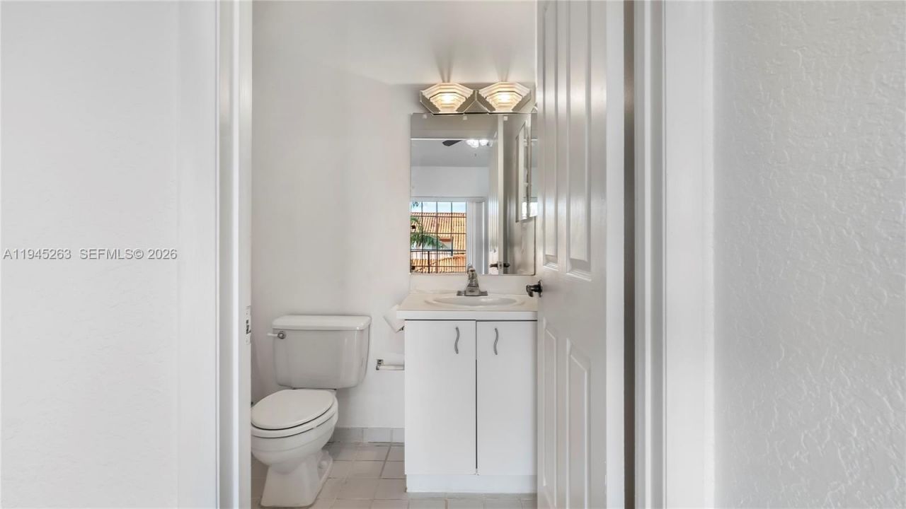 20820 San Simeon Way, Unit 24-G, Miami, FL 33179 Photo