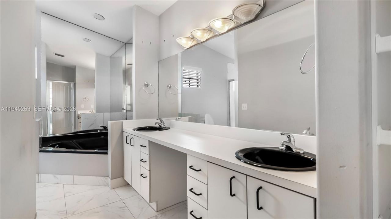 20820 San Simeon Way, Unit 24-G, Miami, FL 33179 Photo