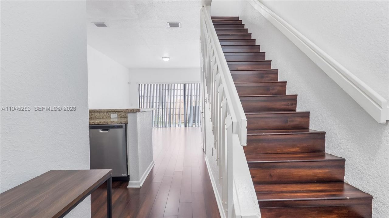 20820 San Simeon Way, Unit 24-G, Miami, FL 33179 Photo