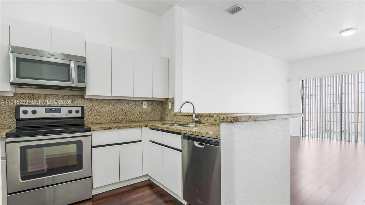20820 San Simeon Way, Unit 24-G, Miami, FL 33179 Photo